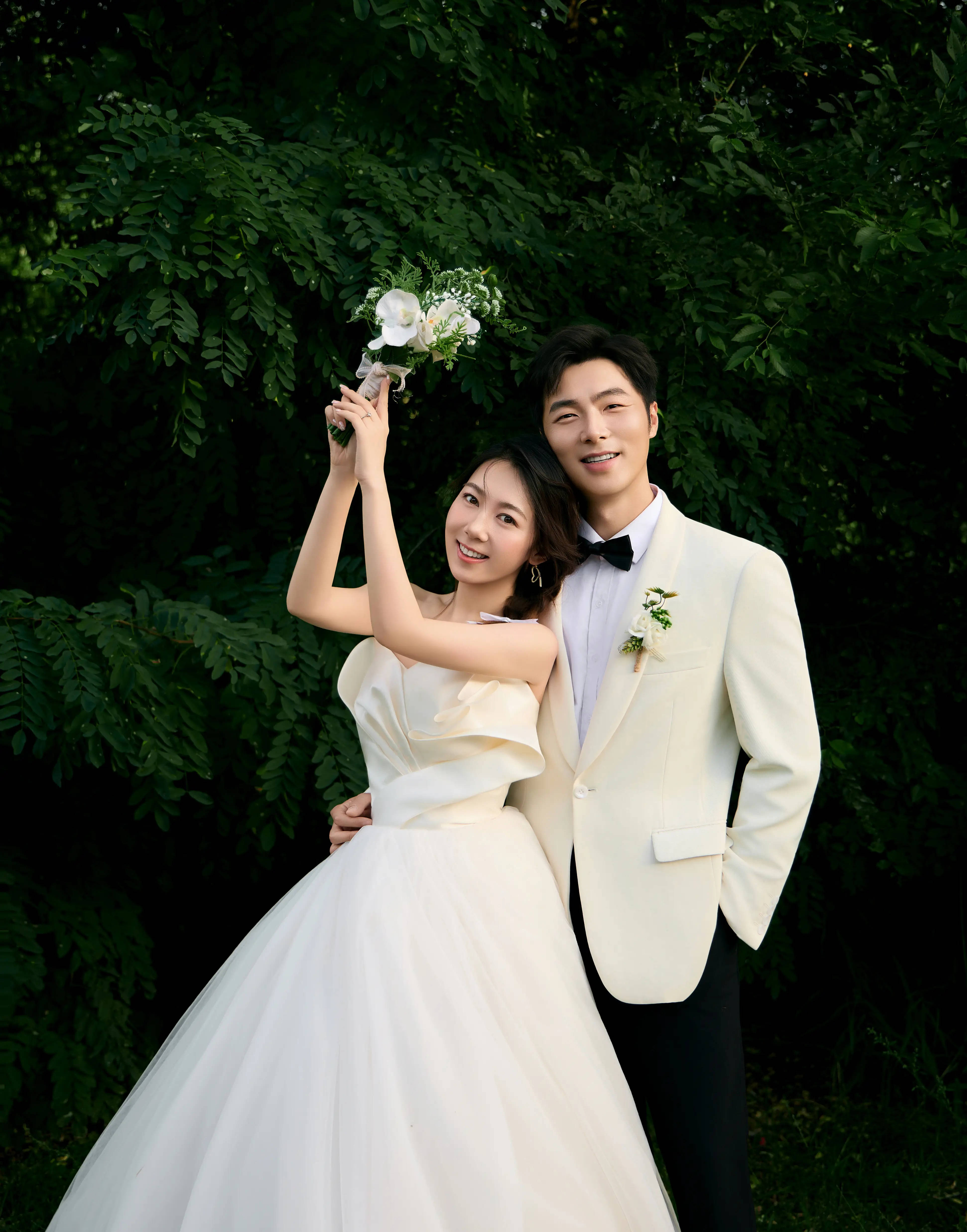 最强售后!演员方文强刘文曲官宣结婚 谭松韵刘昊然送祝福