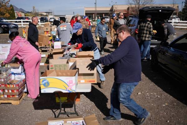 特朗普又画饼:向除“高收入人群”外每人发2000美元