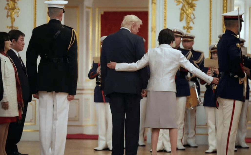 中方“斩首”警告后,不到1天,特朗普就对日本翻脸:某些人不是美国的朋友