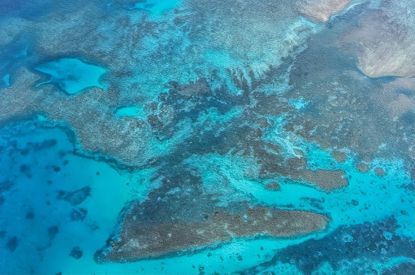 中国援助菲律宾灾民刚落地,菲媒就 “改口”:黄岩岛属中国控制,南海风向突变?