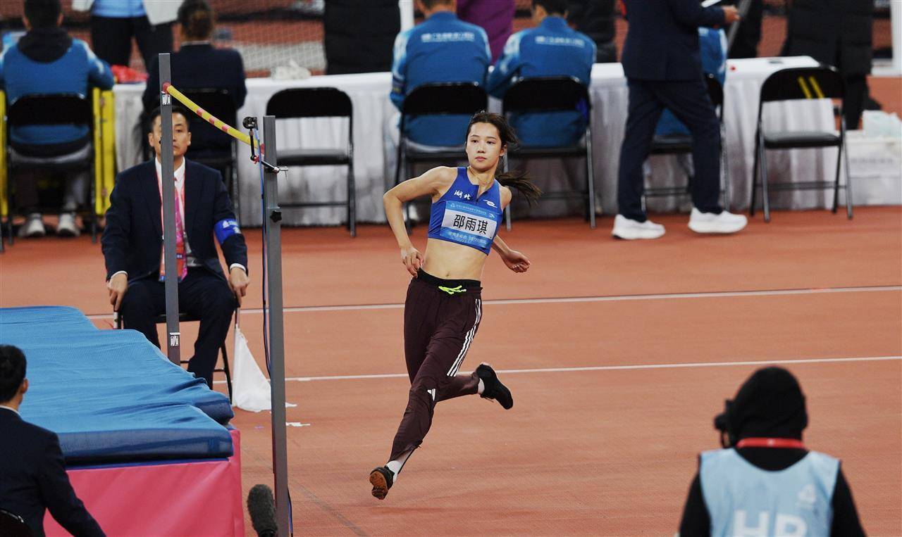 清华学霸,一跃登顶!湖北选手邵雨琪摘得全运会女子跳高金牌